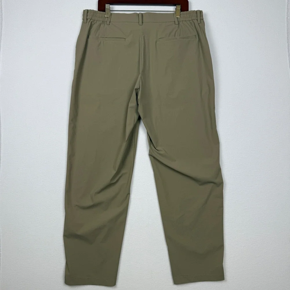 Uniqlo Ultra Light Stretch Pants Mens XL Performance Khaki Tan Slacks Officewear
